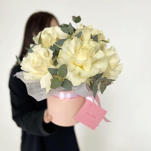 

FLOWERTVER Композиция с французскими розами и эвкалиптом, Композиция с французскими розами и эвкалиптом