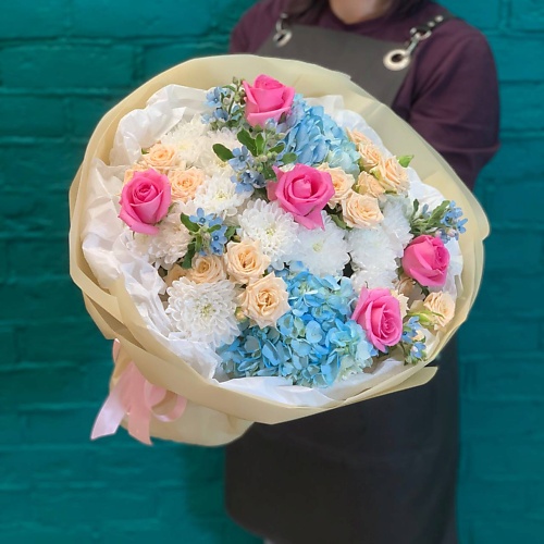 ЦВЕТЫ МИШКИ Букет из гортензии и розы 10050₽