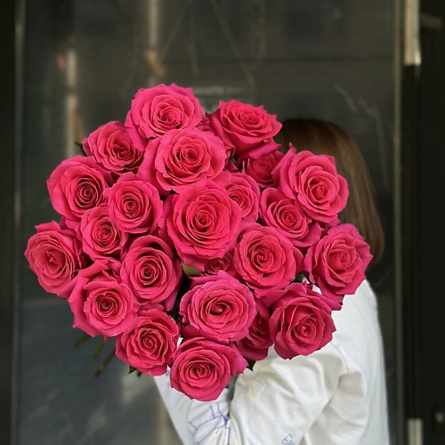 

ДАМА ФЕЯ 25 ароматных роз Эквадор лентой, 25 ароматных роз Эквадор лентой