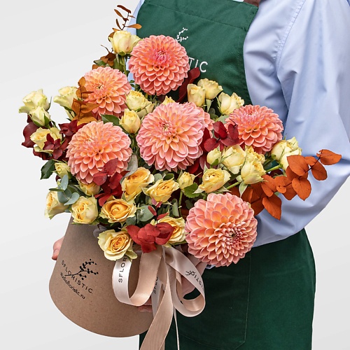 

STUDIO FLORISTIC Композиция из Георгин и Кустовых Роз в шляпной коробке «Медовый Сентябрь», Композиция из Георгин и Кустовых Роз в шляпной коробке «Медовый Сентябрь»