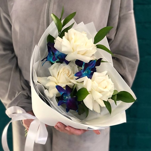 

ЦВЕТЫ МИШКИ Букет из белой французской розы и дендробиума, Букет из белой французской розы и дендробиума