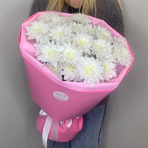 FLEUR DE FEE ЦВЕТОЧНАЯ ФЕЯ Букет из 5 белых кустовых хризантем Балтика в розовом оформлении