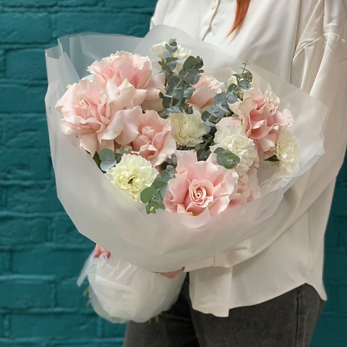 

ЦВЕТЫ МИШКИ Букет из белых роз и гвоздики, Букет из белых роз и гвоздики