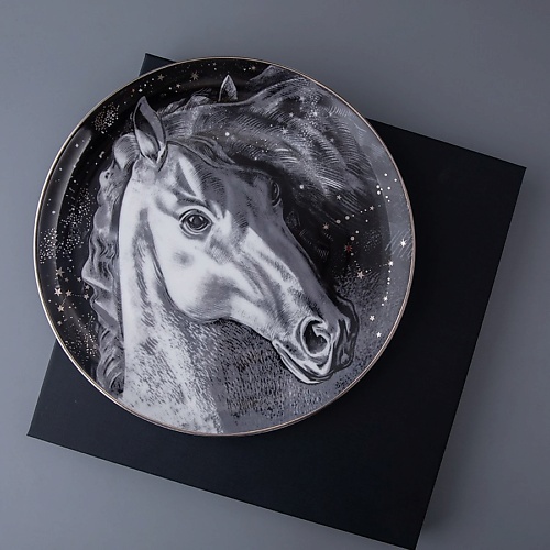 

ИМПЕРАТОРСКИЙ ФАРФОРОВЫЙ ЗАВОД Тарелка декоративная "Черный мустанг", Тарелка декоративная "Черный мустанг"