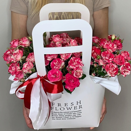 

FLEUR DE FEE ЦВЕТОЧНАЯ ФЕЯ Букет из кустовых роз Файерфокс 5 веток в сумочке, Букет из кустовых роз Файерфокс 5 веток в сумочке