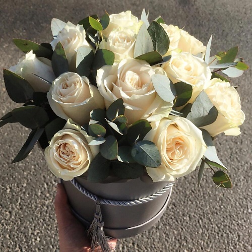 

FLOWERTVER Розы в шляпной коробке, Розы в шляпной коробке