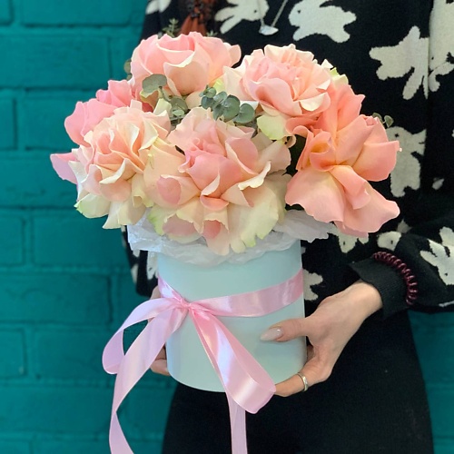 

ЦВЕТЫ МИШКИ Композиция из розовых французских роз и эвкалипта, Композиция из розовых французских роз и эвкалипта