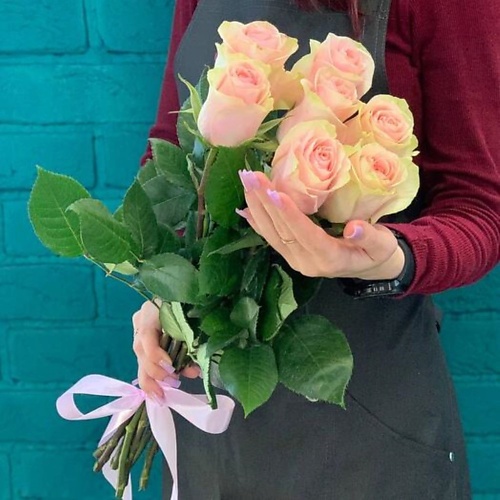 

ЦВЕТЫ МИШКИ Букет из 7 розовых роз, Букет из 7 розовых роз