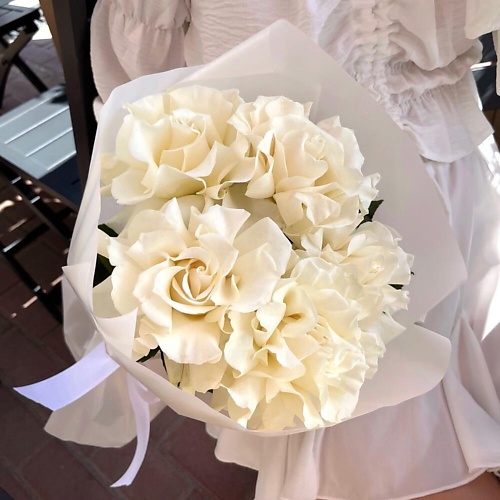 

МНОГО ЦВЕТОВ ЦВЕТОЧНЫЙ МАГАЗИН Монобукет из 5 французских роз, Монобукет из 5 французских роз