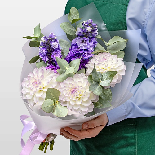 

STUDIO FLORISTIC Букет из Георгин и Дельфиниума «Прохлада Утра», Букет из Георгин и Дельфиниума «Прохлада Утра»