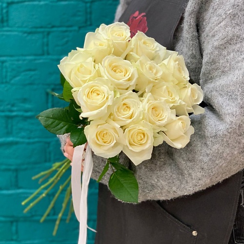 

ЦВЕТЫ МИШКИ Букет из 15 белых роз, Букет из 15 белых роз