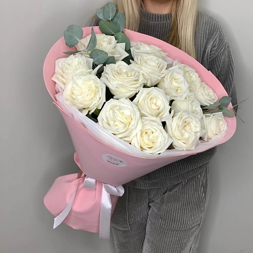 FLEUR DE FEE ЦВЕТОЧНАЯ ФЕЯ Букет 15 белых роз с эвкалиптом в розовом оформлении