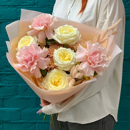 

ЦВЕТЫ МИШКИ Букет из розовых французских роз и хризантем, Букет из розовых французских роз и хризантем