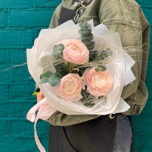 

ЦВЕТЫ МИШКИ Букет из 3 розовых ранункулюсов, Букет из 3 розовых ранункулюсов