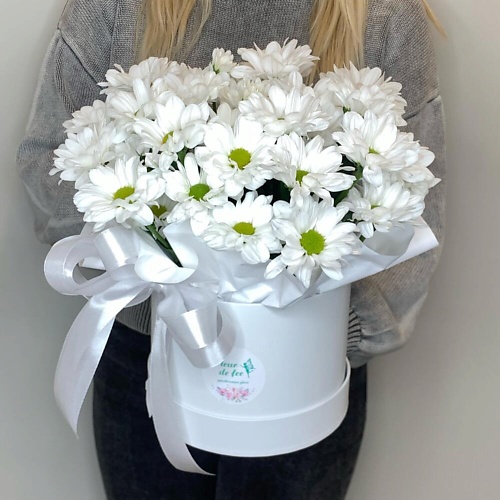 

FLEUR DE FEE ЦВЕТОЧНАЯ ФЕЯ Букет из цветов в шляпной коробке (белые ромашки), Букет из цветов в шляпной коробке (белые ромашки)