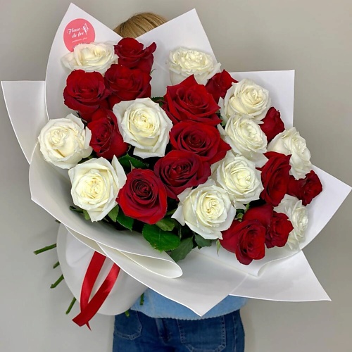 FLEUR DE FEE ЦВЕТОЧНАЯ ФЕЯ Букет 25 роз микс красные и белые Премиум 9950₽