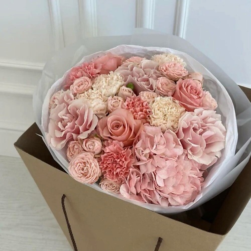 МНОГО ЦВЕТОВ ЦВЕТОЧНЫЙ МАГАЗИН Авторский букет из Роз и Диантусов