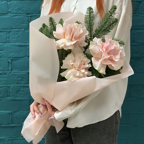 

ЦВЕТЫ МИШКИ Новогодний букет из французской розы и нобилиса, Новогодний букет из французской розы и нобилиса