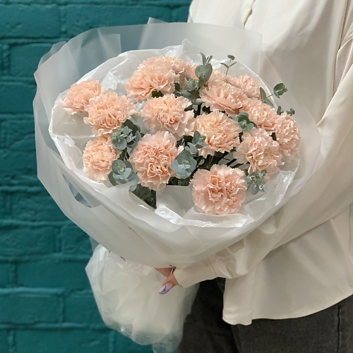 

ЦВЕТЫ МИШКИ Букет из розовых гвоздик и эвкалипта, Букет из розовых гвоздик и эвкалипта