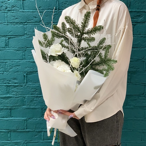 

ЦВЕТЫ МИШКИ Новогодний букет из нобилиса и эустомы, Новогодний букет из нобилиса и эустомы