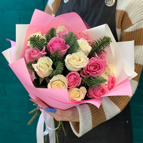 

ЦВЕТЫ МИШКИ Букет из розовых и белых роз с нобилисом, Букет из розовых и белых роз с нобилисом