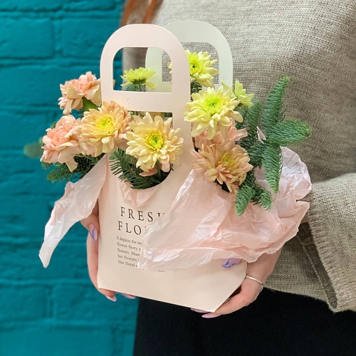 

ЦВЕТЫ МИШКИ Композиция из хризантем и нобилиса, Композиция из хризантем и нобилиса