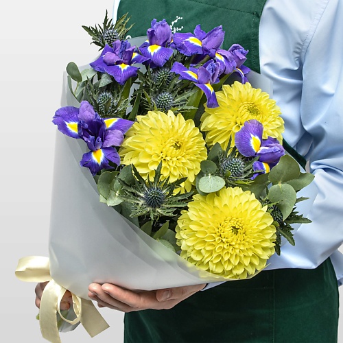 

STUDIO FLORISTIC Букет из Георгин, Ириса и Эрингиума «Эпоха Возрождения», Букет из Георгин, Ириса и Эрингиума «Эпоха Возрождения»