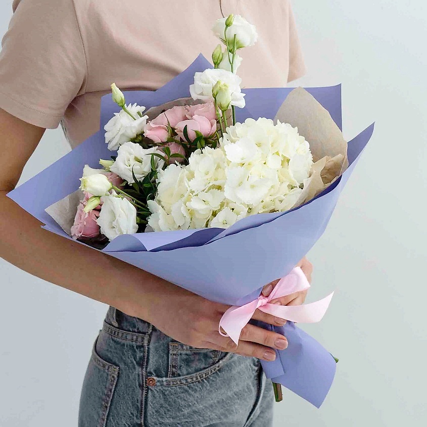 Изображение товара ЛЭТУАЛЬ FLOWERS Букет живых цветов "Парижанка" из гортензии, лизиантуса и роз, 1 шт.