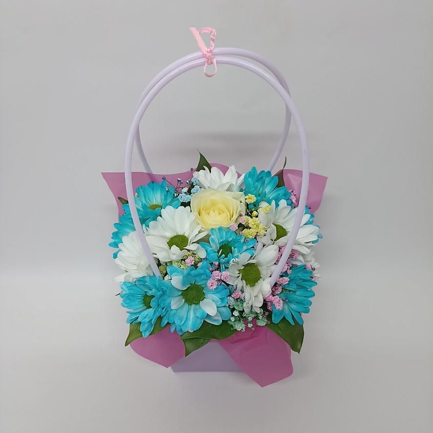 Изображение товара ЗЕФИРКО Сумочка с цветами Комплимент 7, живой букет с розой и хризантемой