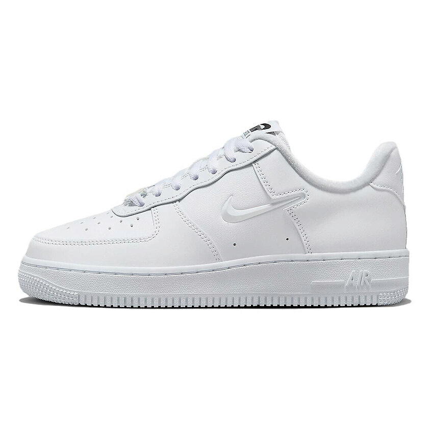 Изображение товара NIKE Кроссовки Air Force 1 Low 07 Se Just Do It Triple White женские размер 36 EU