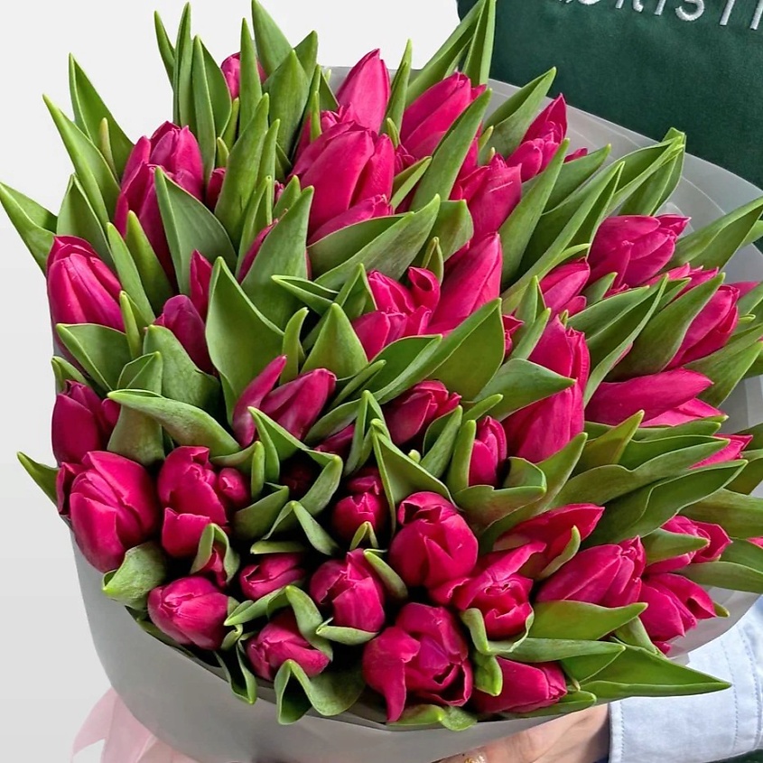 Изображение товара Букет из 51 розового Тюльпана Studio Floristic Яркое Соло с атласной лентой