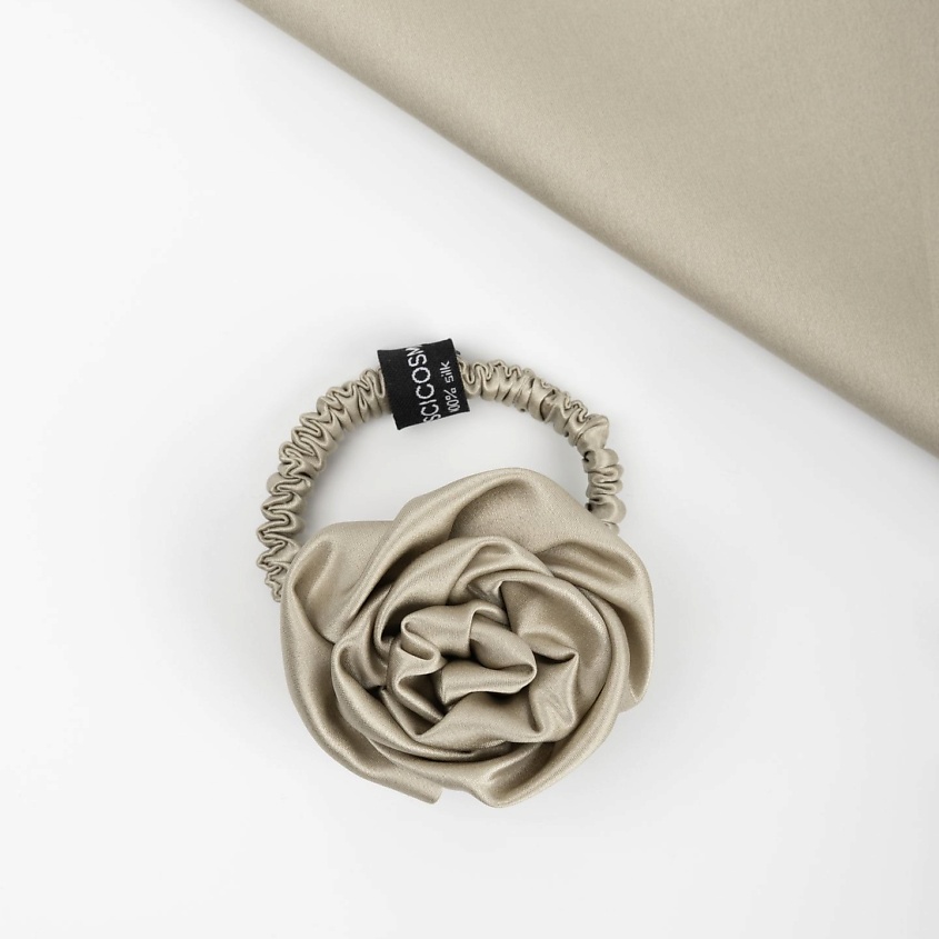 Изображение товара Шёлковая резинка для волос SCICOSMO с цветком бежевый 0,5 см натуральный шелк