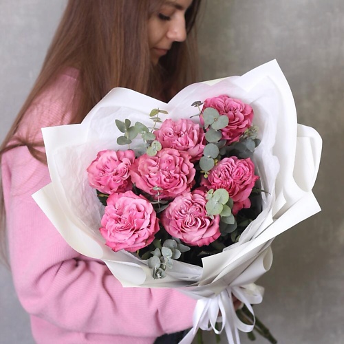 

FLOWERS DE LUXE БУТИК ЦВЕТОВ И ПОДАРКОВ Букет из роз Кантри Блюз и эвкалипта в нежной упаковке, Букет из роз Кантри Блюз и эвкалипта в нежной упаковке