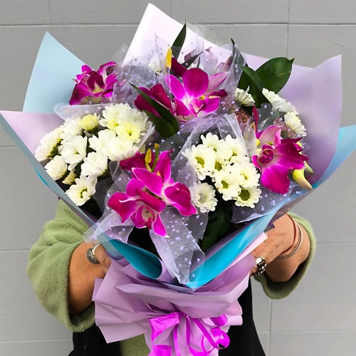 

PODAROK – IDEAL ТАМ, ГДЕ РОЖДАЮТСЯ УЛЫБКИ Букет с хризантемами и орхидеей, Букет с хризантемами и орхидеей