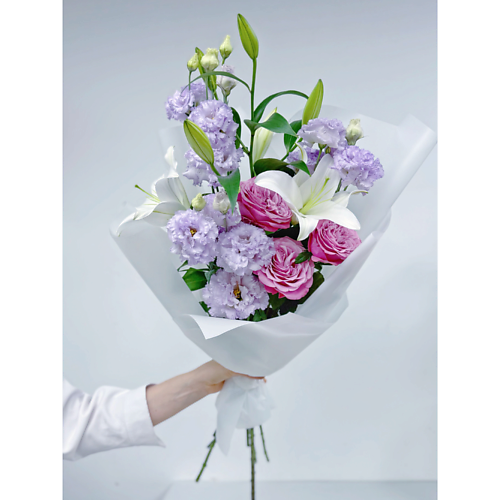 

MAMOKA FLOWER STUDIO Авторский букет с лилией, пионовидной розой и эустомой., Авторский букет с лилией, пионовидной розой и эустомой.