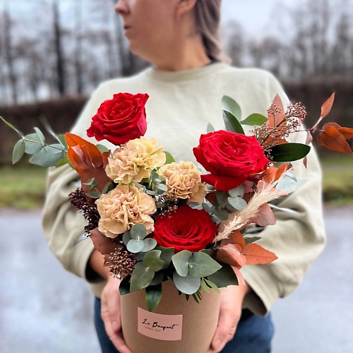 

LE BOUQUET Букет из кофейных диантусов и ярких роз, Букет из кофейных диантусов и ярких роз