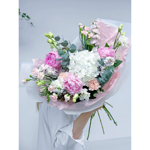 

MAMOKA FLOWER STUDIO Букет цветов с гортензией, пионами, эустомой, маттиолой., Букет цветов с гортензией, пионами, эустомой, маттиолой.