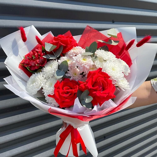 

FLOWERS DE LUXE БУТИК ЦВЕТОВ И ПОДАРКОВ Это любовь Алые розы, альстромерия, хризантема, эквалипт, Это любовь Алые розы, альстромерия, хризантема, эквалипт