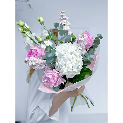 MAMOKA FLOWER STUDIO Букет цветов с гортензией, пионами, маттиолой, эустомой