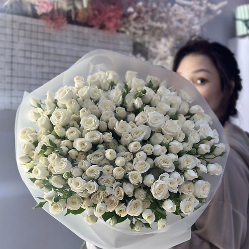 

РЯБИНА ЦВЕТОЧНАЯ МАСТЕРСКАЯ Огромный букет из 51 ветки кустовых белых роз, Огромный букет из 51 ветки кустовых белых роз