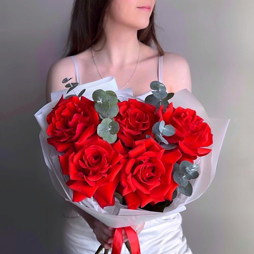 

FLOWERS DE LUXE БУТИК ЦВЕТОВ И ПОДАРКОВ Букет красная французская роза и эвкалипт, Букет красная французская роза и эвкалипт