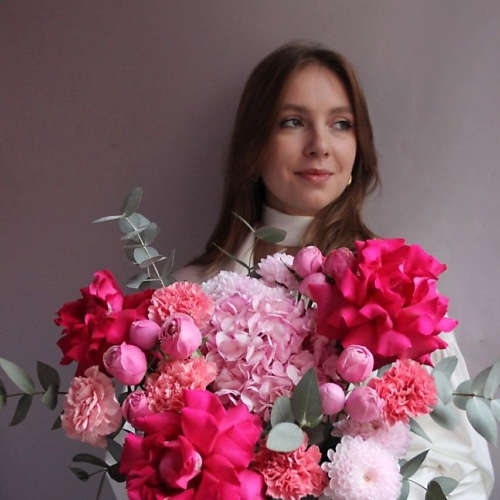 

РЯБИНА ЦВЕТОЧНАЯ МАСТЕРСКАЯ Пудровая коробка из гортензии и пионовидных роз, Пудровая коробка из гортензии и пионовидных роз