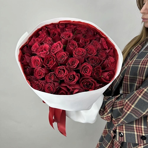 

ШАРЛАНДИЯ ГРИНЛАНДИЯ Букет из 51 красной кенийской розы "Белый стиль", Букет из 51 красной кенийской розы "Белый стиль"