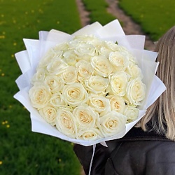 Белые розы 35шт