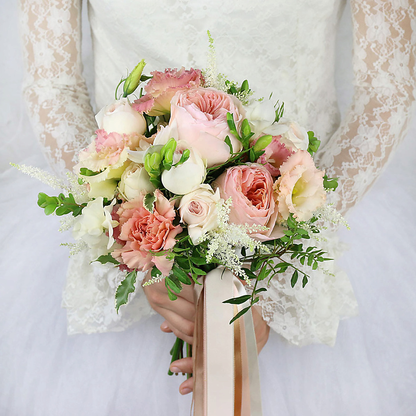 Изображение товара БУКЕТ МАРКЕТ ДАРИТЕ С УДОВОЛЬСТВИЕМ Букет невесты из роз, фрезии с миртом и латирусом, 1 шт.