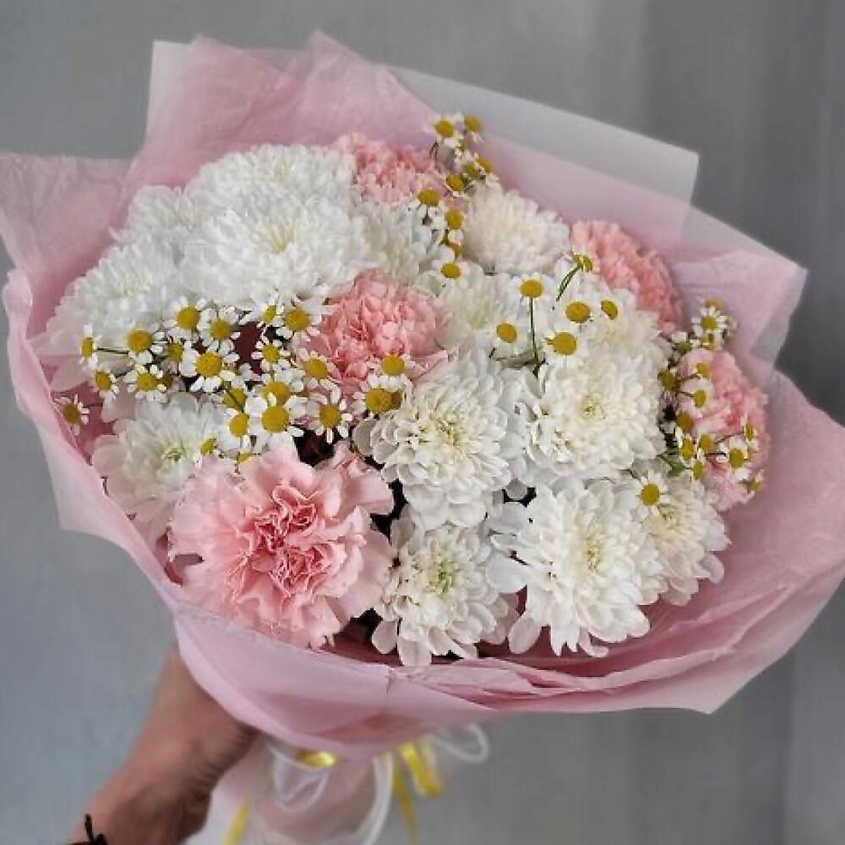 Изображение товара CHALET GREEN Авторский букет с диантусами и ромашками Глория