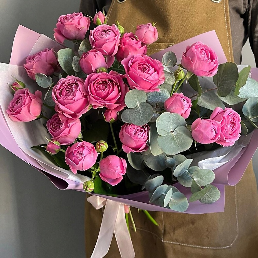 Изображение товара Букет из 5 пионовидных роз и эвкалипта от Chalet Green