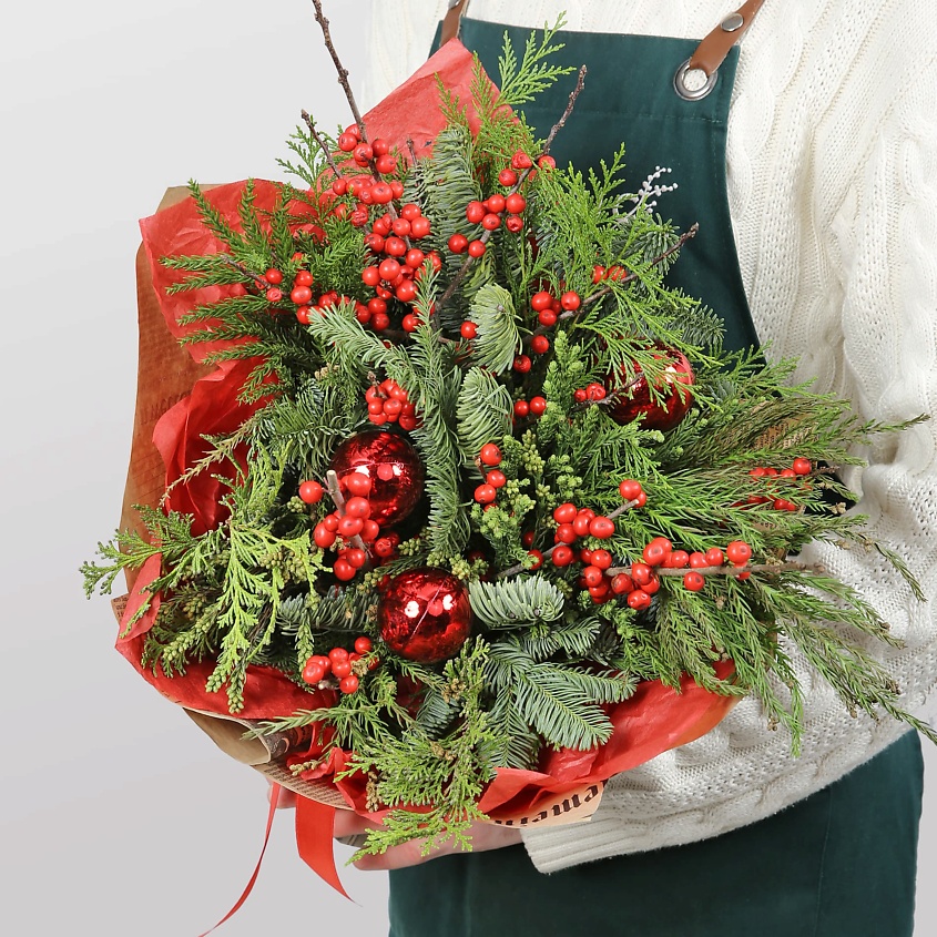 Изображение товара Новогодний букет из нобилиса и илекса Краски карнавала в праздничной упаковке