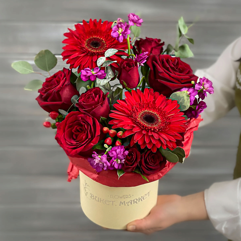 Изображение товара Букет из роз, маттиолы и гербер в шляпной коробке