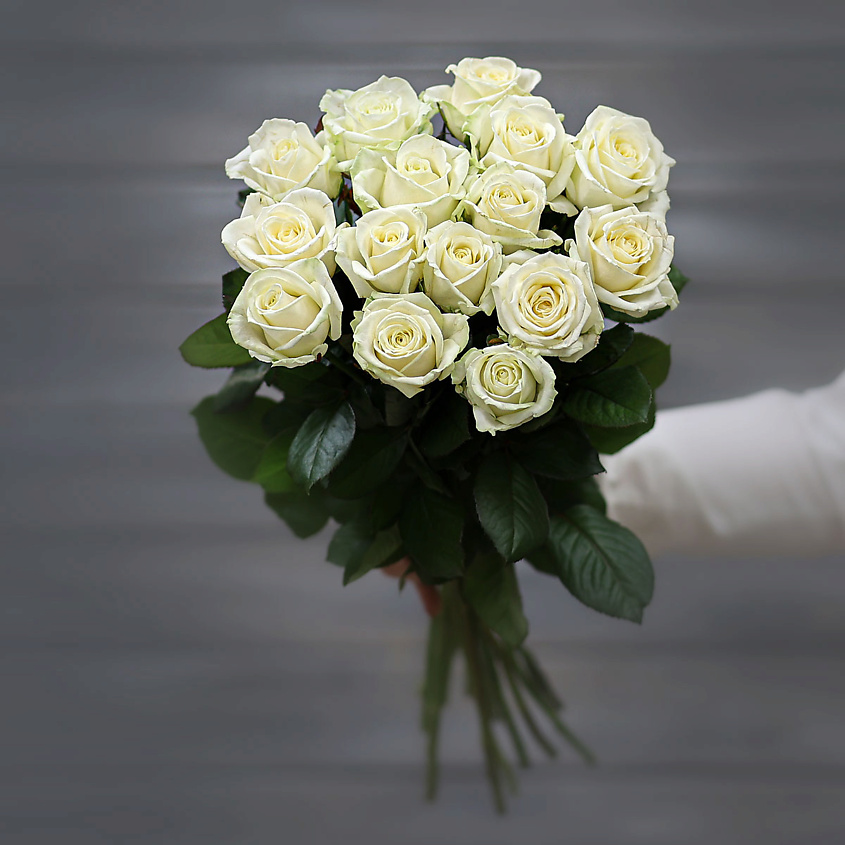 Изображение товара Букет из 15 белых живых роз на любой праздник Изображение товара Букет из 15 белых живых роз на любой праздник
